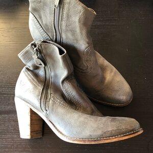 Rebels Stomp western style ankle boot greyish olive color leather wood heel 9